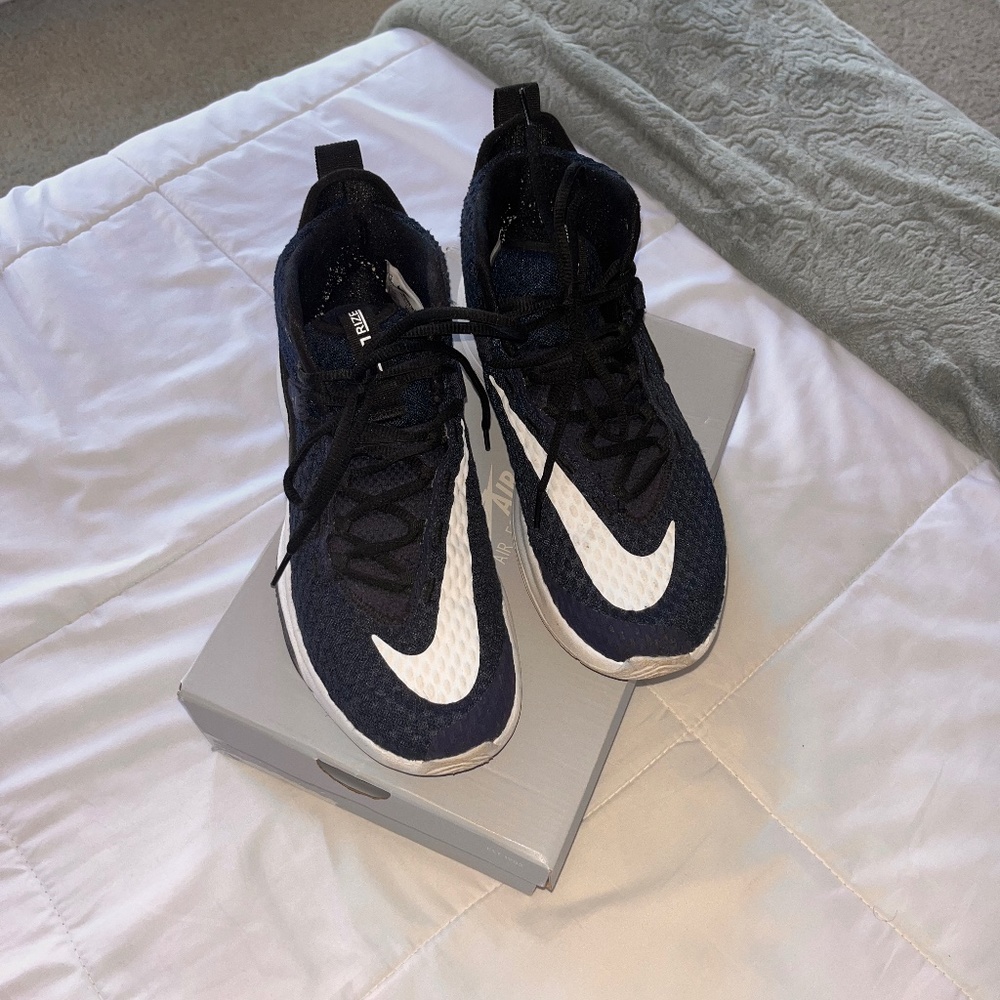 NIKE ZOOM BASKETBALL SHOES